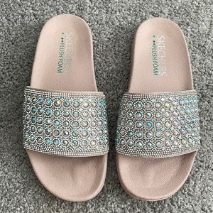 Sketchers rhinestone embellished plush foam slides size 7